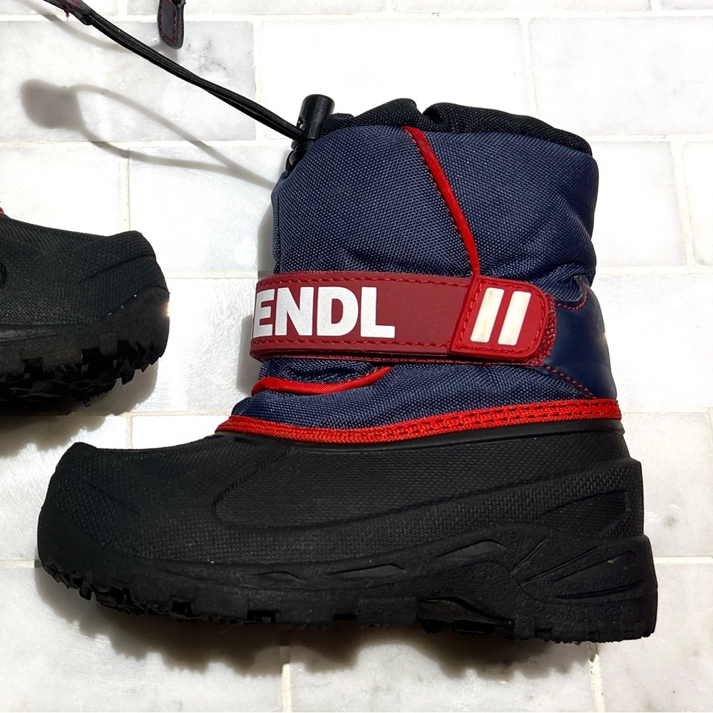 Insulated snow boots